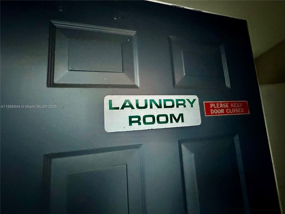 Под контрактом: $1,325 (1 спален, 1 ванн, 435 Квадратных фут)