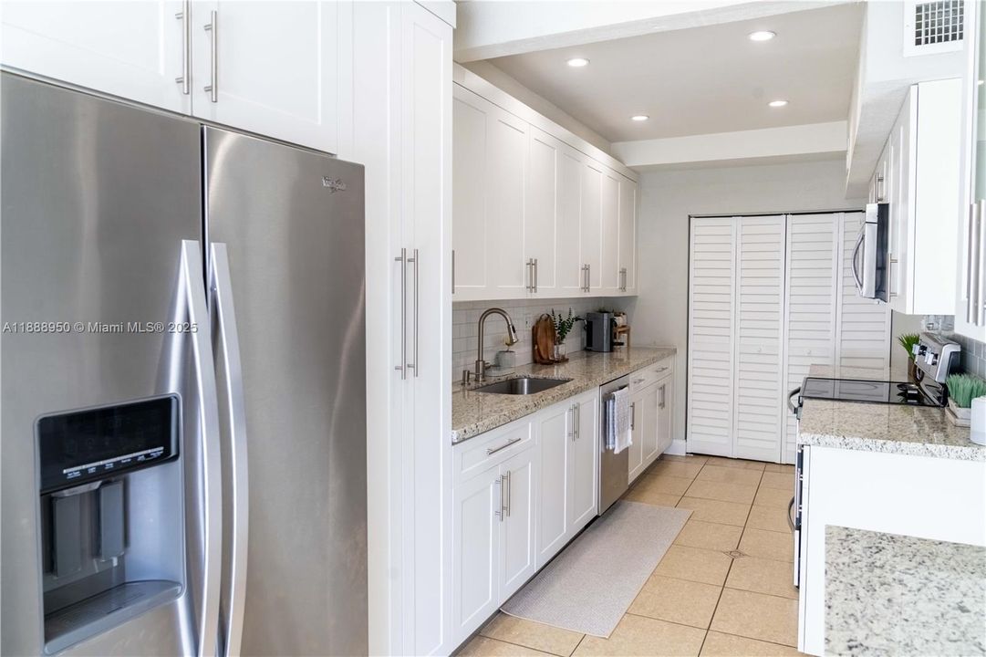 Недавно продано: $615,000 (3 спален, 2 ванн, 1680 Квадратных фут)