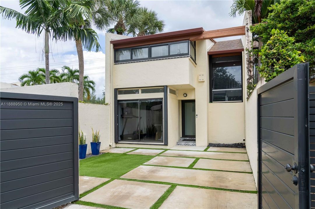 Недавно продано: $615,000 (3 спален, 2 ванн, 1680 Квадратных фут)