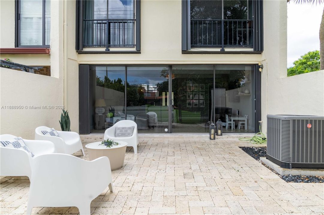 Недавно продано: $615,000 (3 спален, 2 ванн, 1680 Квадратных фут)