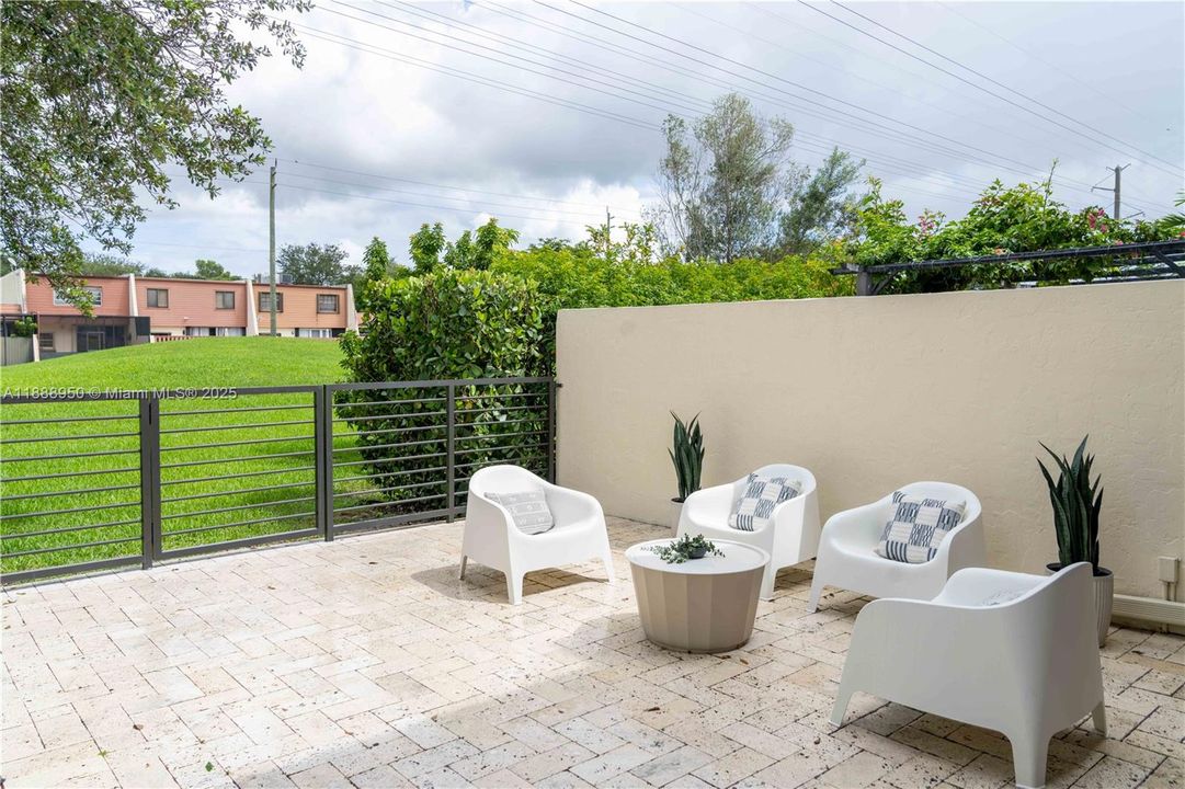 Недавно продано: $615,000 (3 спален, 2 ванн, 1680 Квадратных фут)