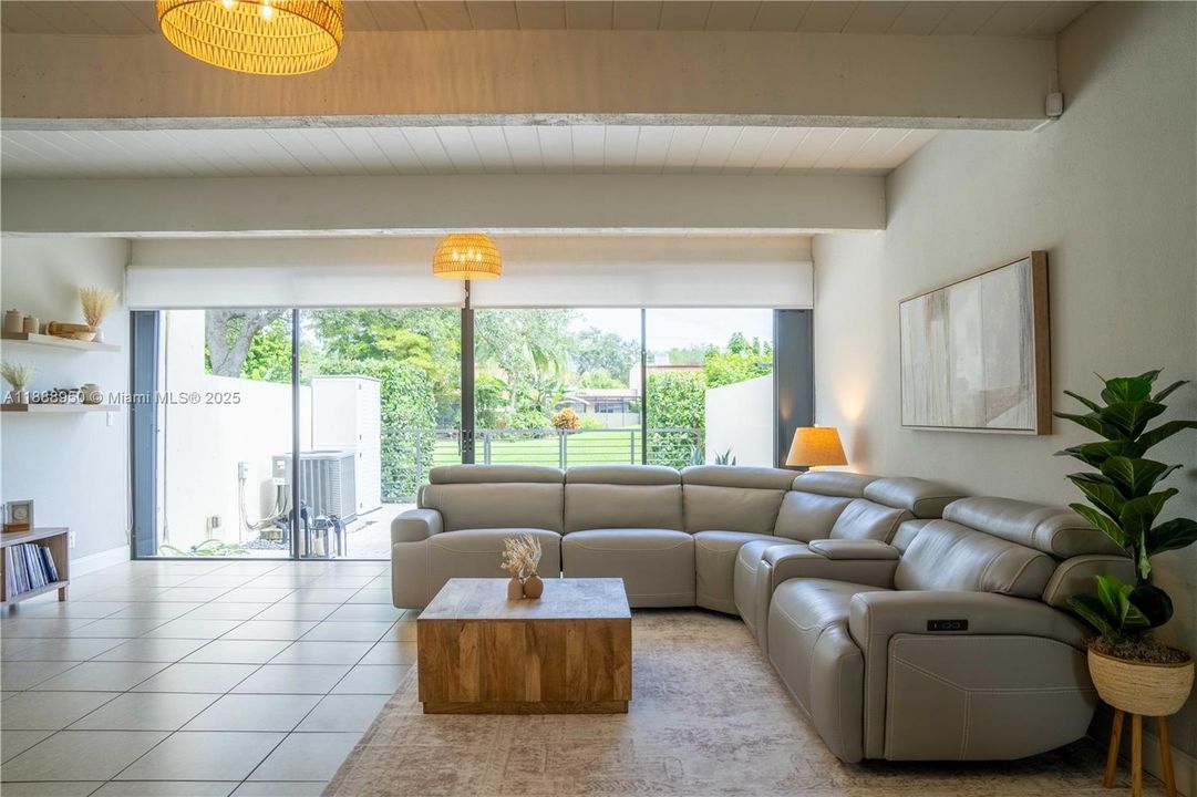 Недавно продано: $615,000 (3 спален, 2 ванн, 1680 Квадратных фут)