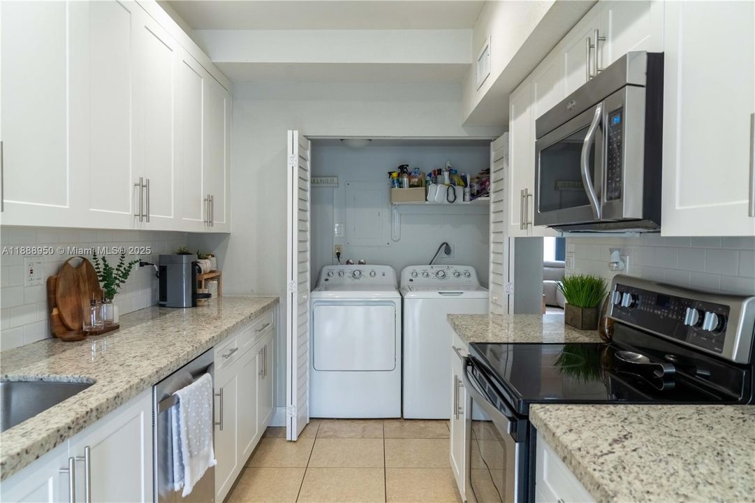 Недавно продано: $615,000 (3 спален, 2 ванн, 1680 Квадратных фут)