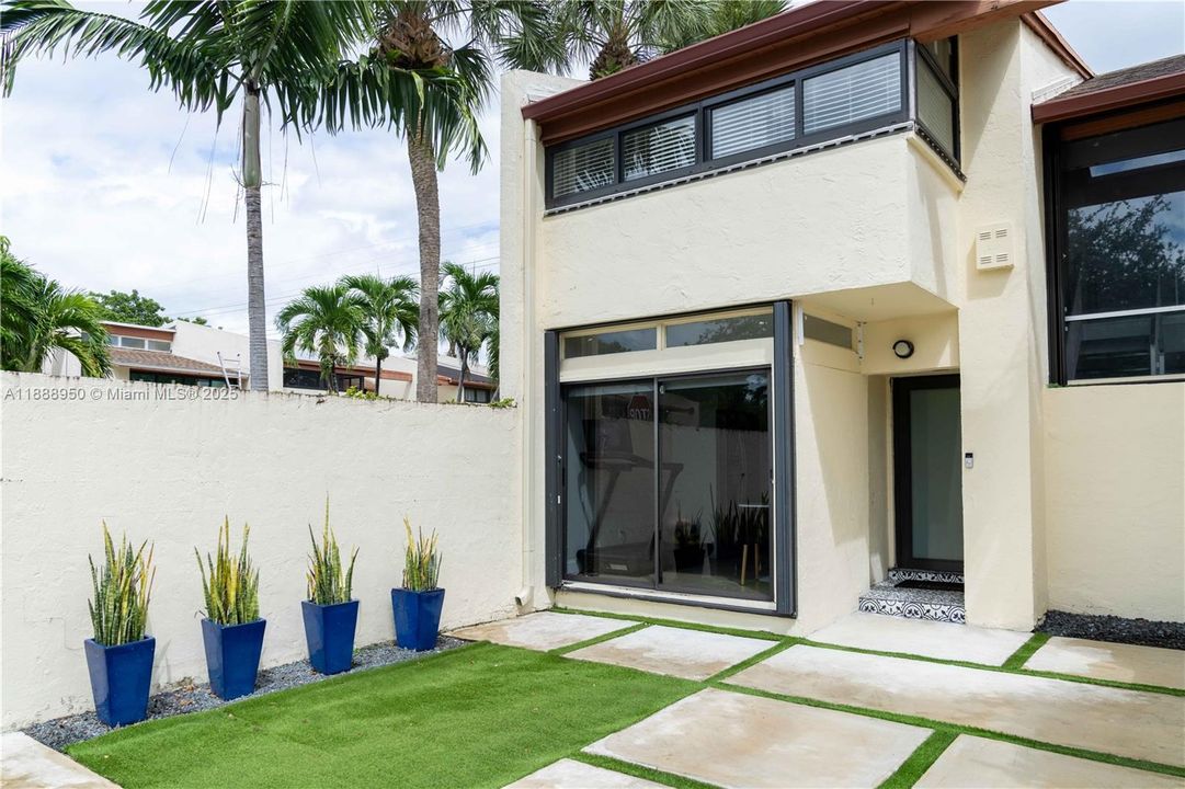 Недавно продано: $615,000 (3 спален, 2 ванн, 1680 Квадратных фут)