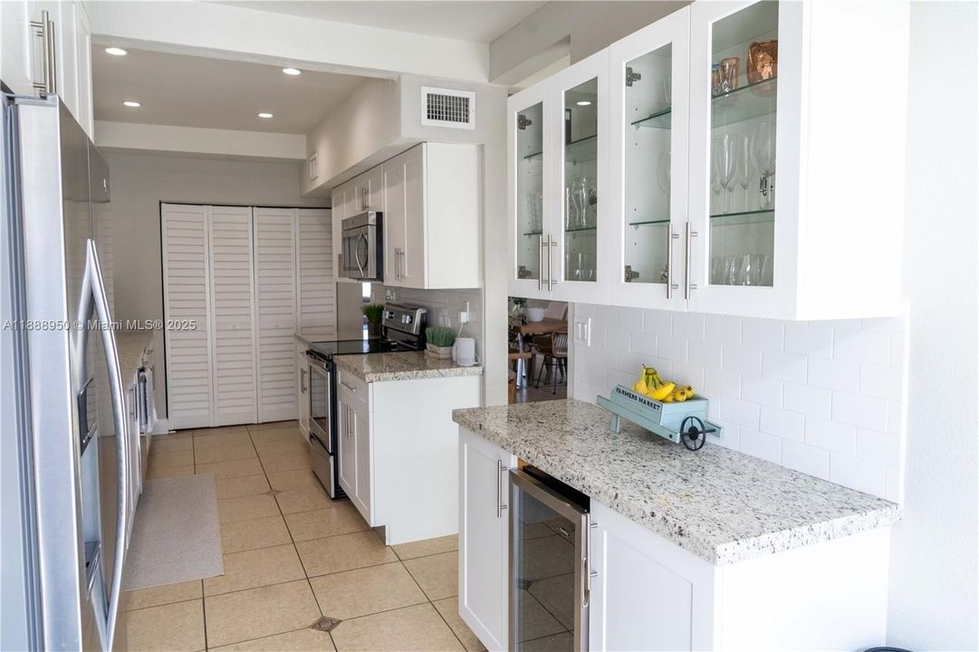 Недавно продано: $615,000 (3 спален, 2 ванн, 1680 Квадратных фут)