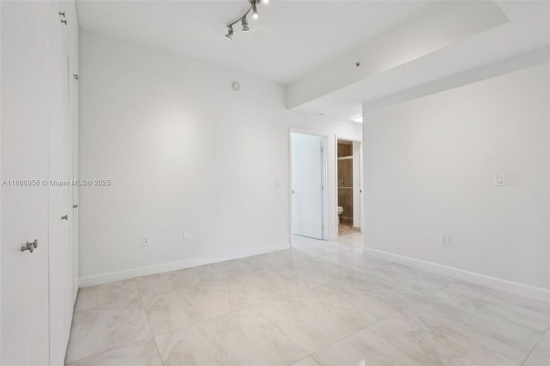 待售: $647,900 (2 贝兹, 3 浴室, 1650 平方英尺)