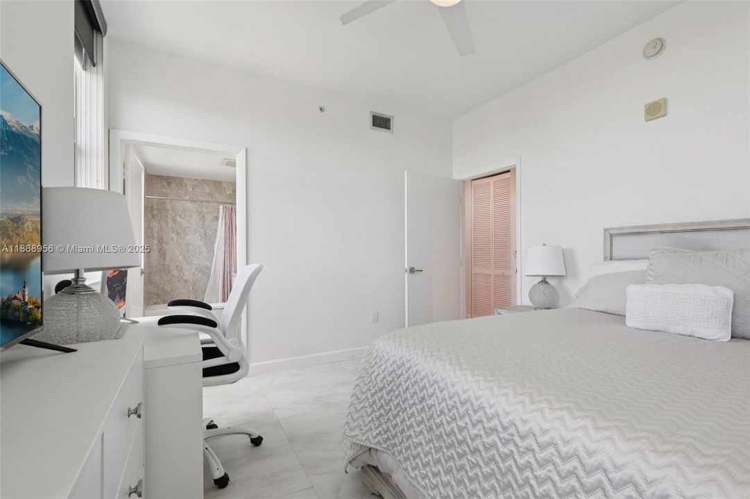 待售: $647,900 (2 贝兹, 3 浴室, 1650 平方英尺)