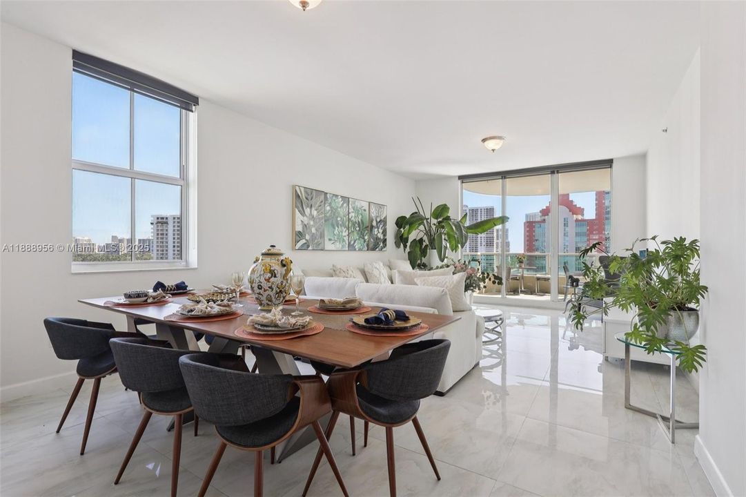 待售: $647,900 (2 贝兹, 3 浴室, 1650 平方英尺)