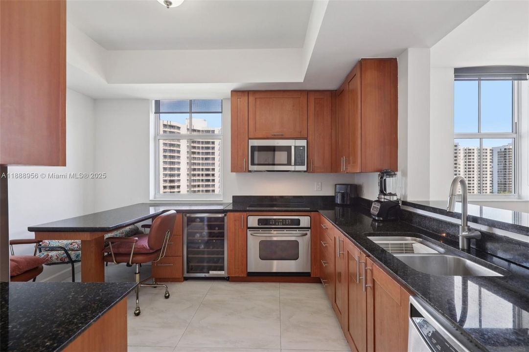 待售: $647,900 (2 贝兹, 3 浴室, 1650 平方英尺)