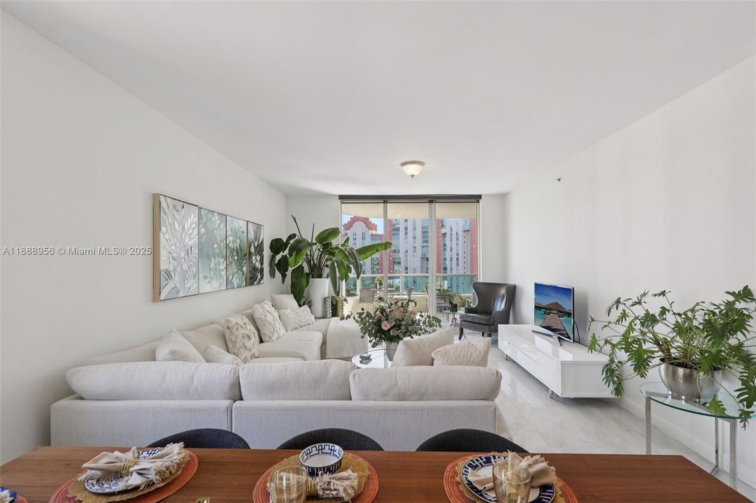 待售: $647,900 (2 贝兹, 3 浴室, 1650 平方英尺)