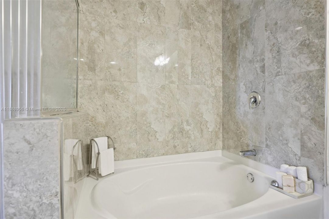 待售: $647,900 (2 贝兹, 3 浴室, 1650 平方英尺)