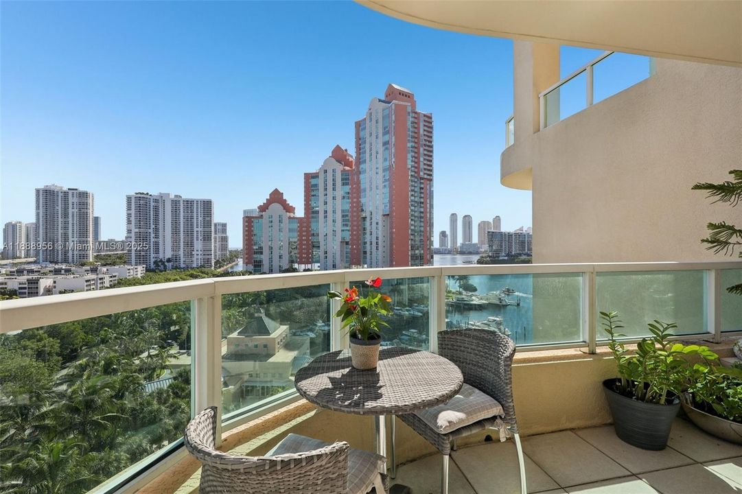 待售: $647,900 (2 贝兹, 3 浴室, 1650 平方英尺)