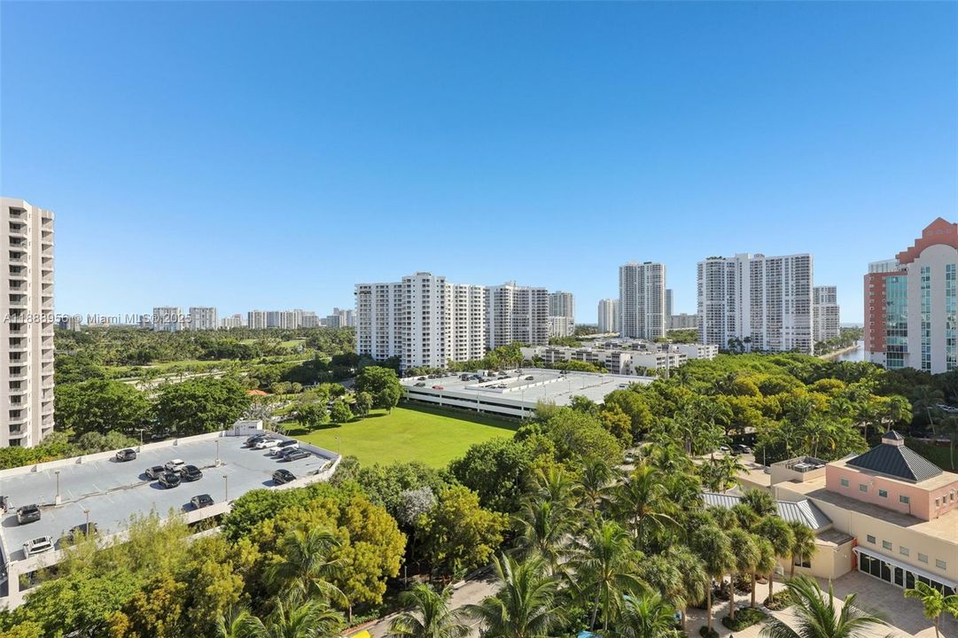 待售: $647,900 (2 贝兹, 3 浴室, 1650 平方英尺)