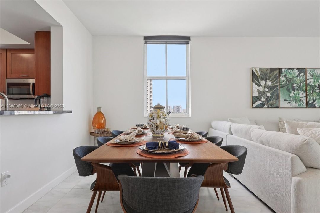 待售: $647,900 (2 贝兹, 3 浴室, 1650 平方英尺)