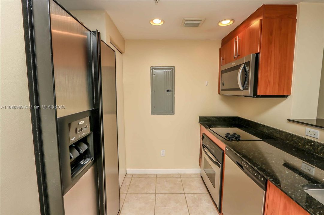 Recently Rented: $2,300 (0 beds, 1 baths, 507 Square Feet)