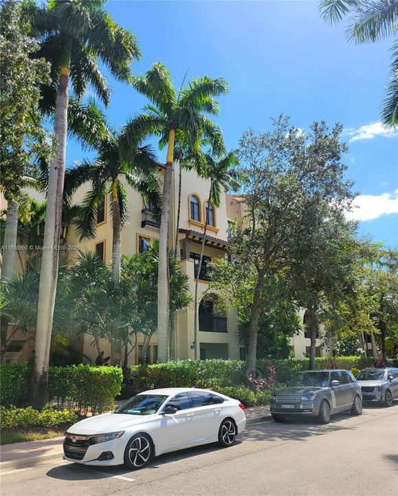 合同活跃: $3,200 (2 贝兹, 2 浴室, 1753 平方英尺)