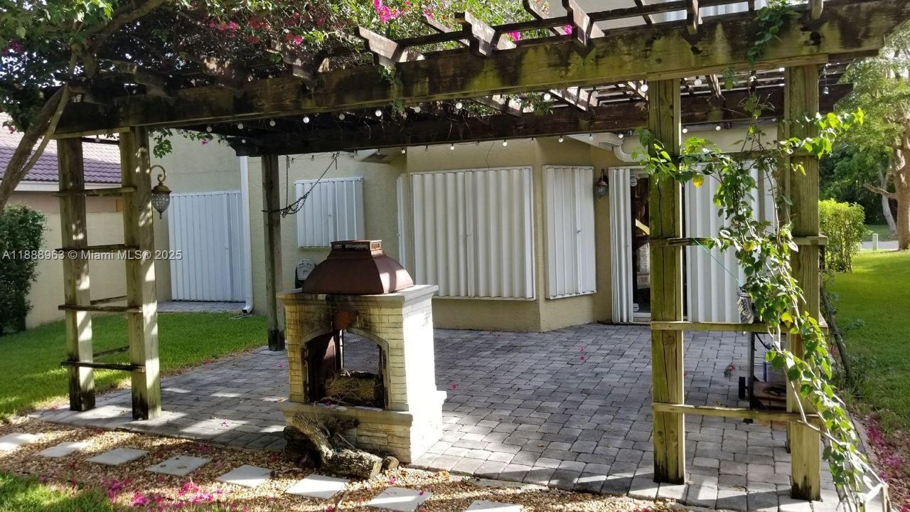 最近租的: $4,500 (3 贝兹, 2 浴室, 2223 平方英尺)