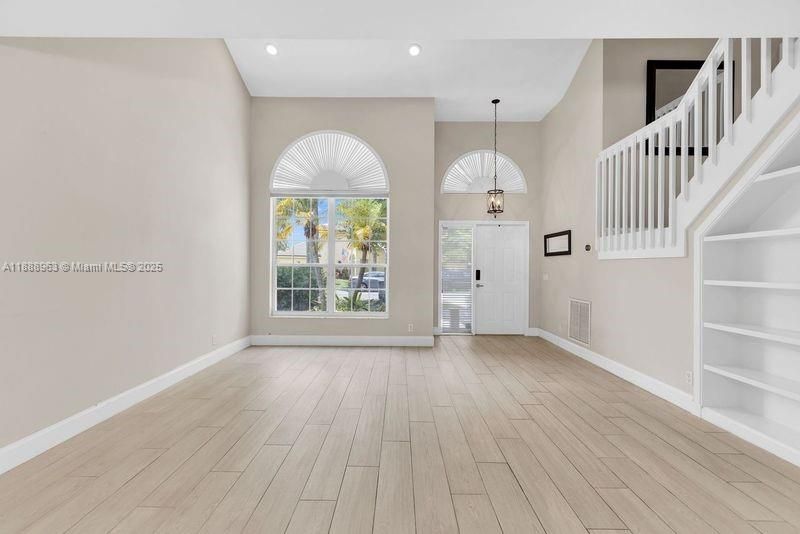 最近租的: $4,500 (3 贝兹, 2 浴室, 2223 平方英尺)