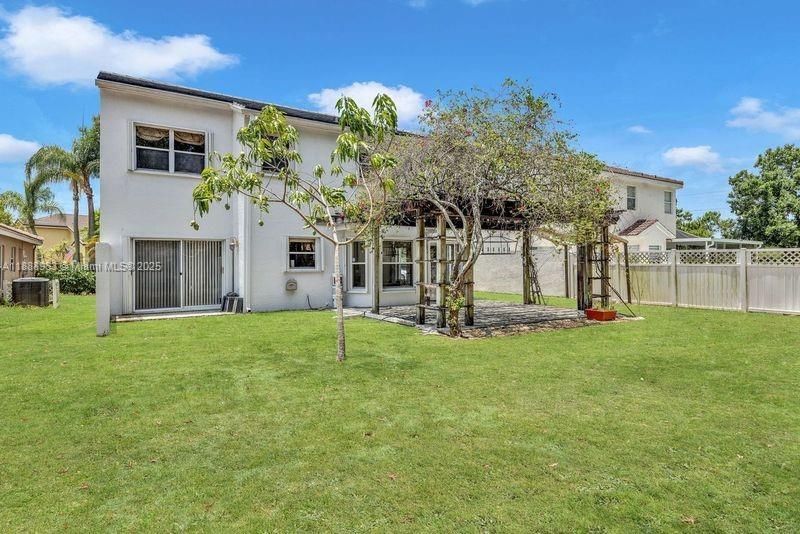 最近租的: $4,500 (3 贝兹, 2 浴室, 2223 平方英尺)