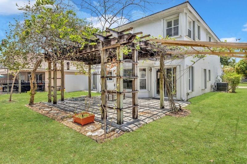 最近租的: $4,500 (3 贝兹, 2 浴室, 2223 平方英尺)