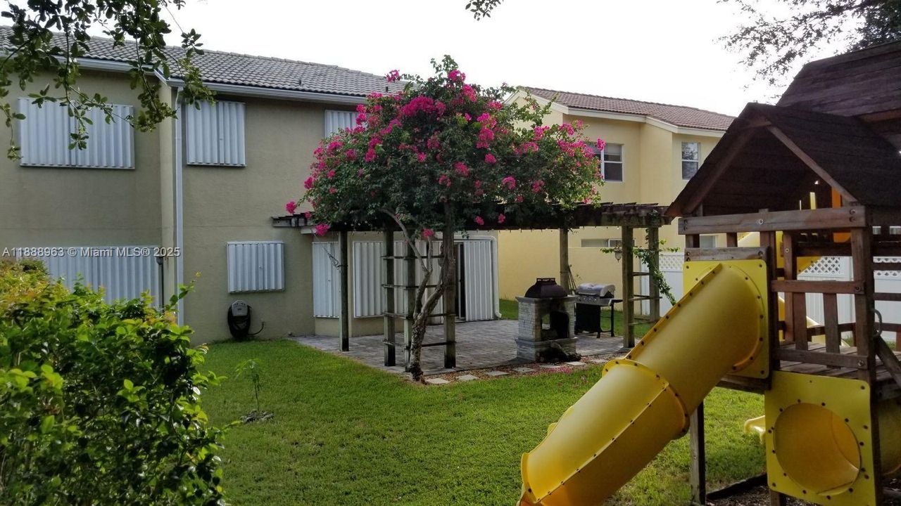 最近租的: $4,500 (3 贝兹, 2 浴室, 2223 平方英尺)