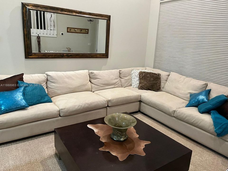 最近租的: $4,500 (3 贝兹, 2 浴室, 2223 平方英尺)