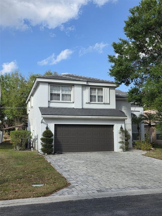 最近租的: $4,500 (3 贝兹, 2 浴室, 2223 平方英尺)