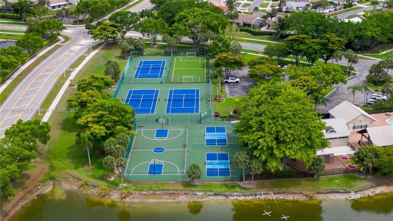 最近租的: $4,500 (3 贝兹, 2 浴室, 2223 平方英尺)