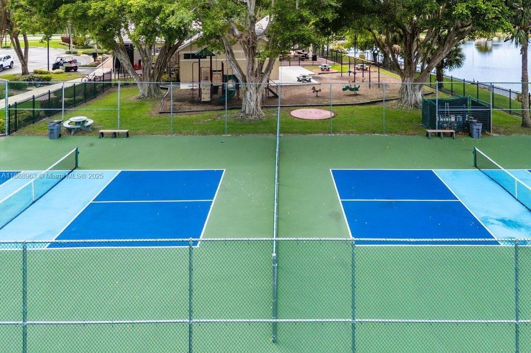 最近租的: $4,500 (3 贝兹, 2 浴室, 2223 平方英尺)