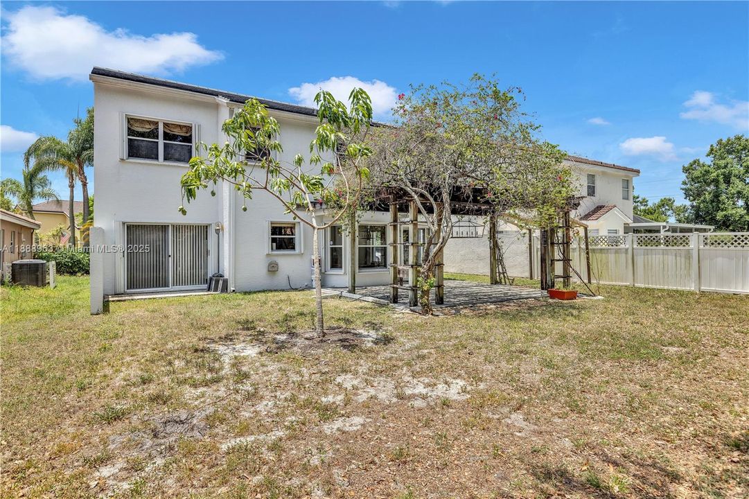 最近租的: $4,500 (3 贝兹, 2 浴室, 2223 平方英尺)