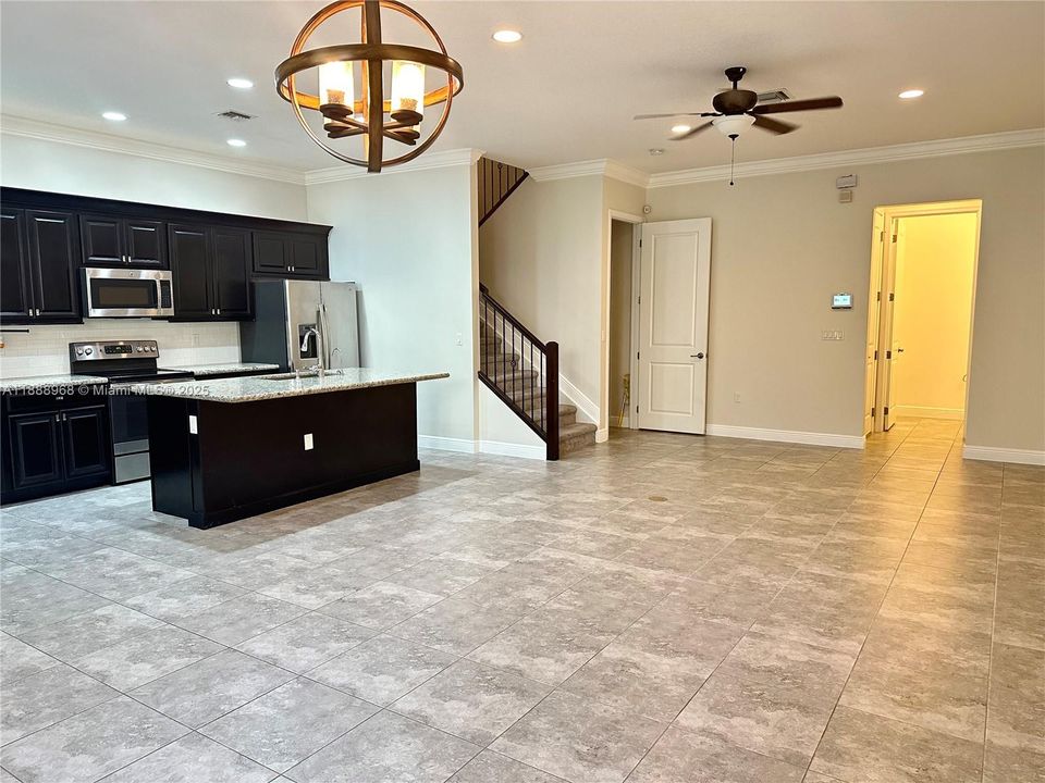 Под контрактом: $3,600 (3 спален, 2 ванн, 1734 Квадратных фут)