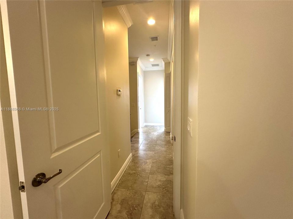 Под контрактом: $3,600 (3 спален, 2 ванн, 1734 Квадратных фут)