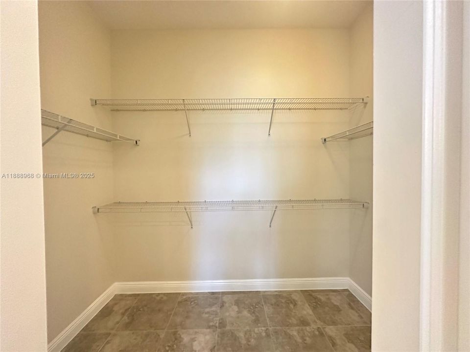 Под контрактом: $3,600 (3 спален, 2 ванн, 1734 Квадратных фут)