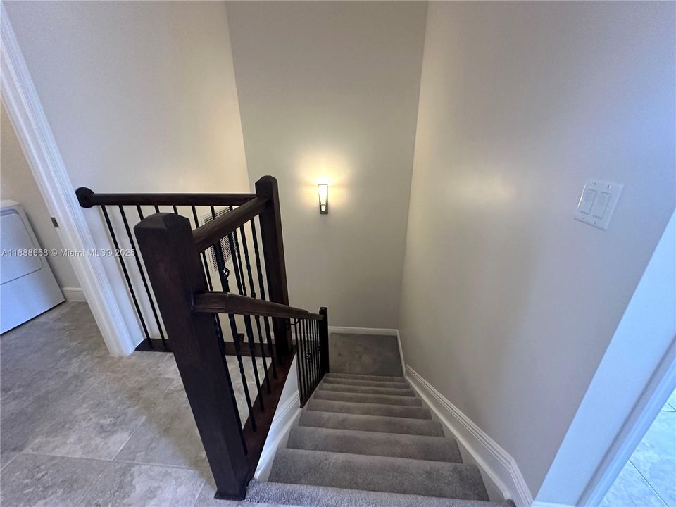 Под контрактом: $3,600 (3 спален, 2 ванн, 1734 Квадратных фут)