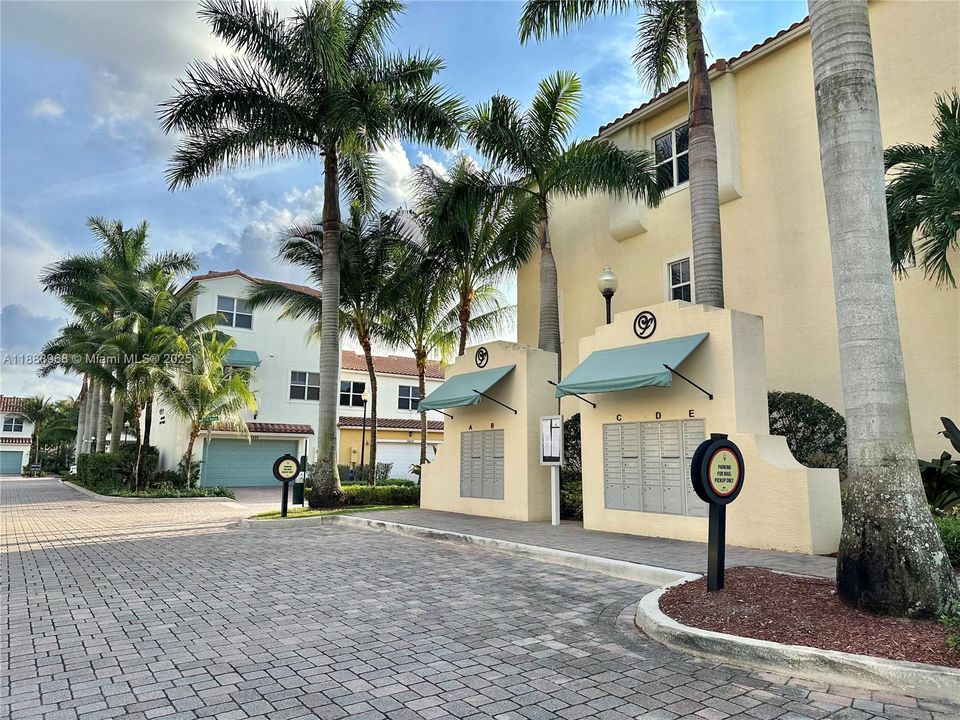 Под контрактом: $3,600 (3 спален, 2 ванн, 1734 Квадратных фут)