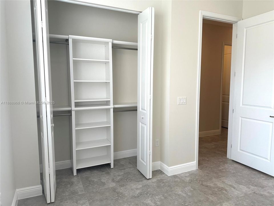 Под контрактом: $3,600 (3 спален, 2 ванн, 1734 Квадратных фут)