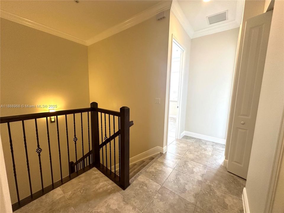 Под контрактом: $3,600 (3 спален, 2 ванн, 1734 Квадратных фут)