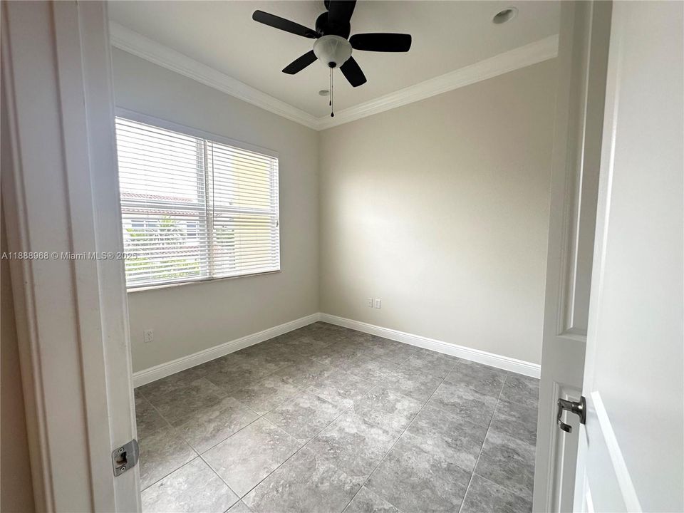 Под контрактом: $3,600 (3 спален, 2 ванн, 1734 Квадратных фут)