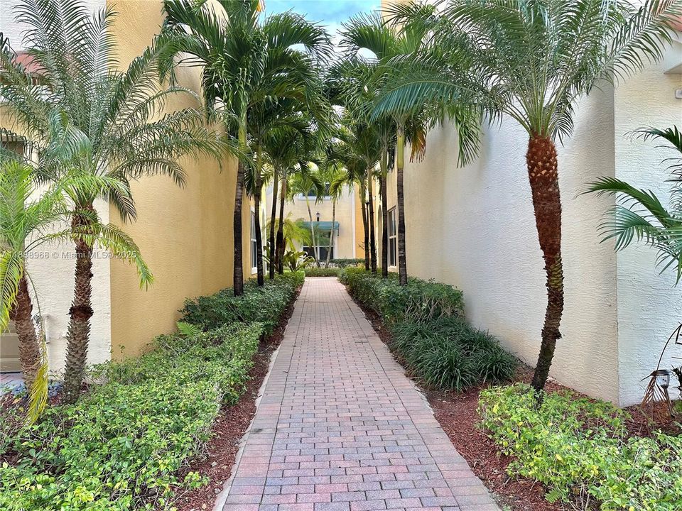 Под контрактом: $3,600 (3 спален, 2 ванн, 1734 Квадратных фут)