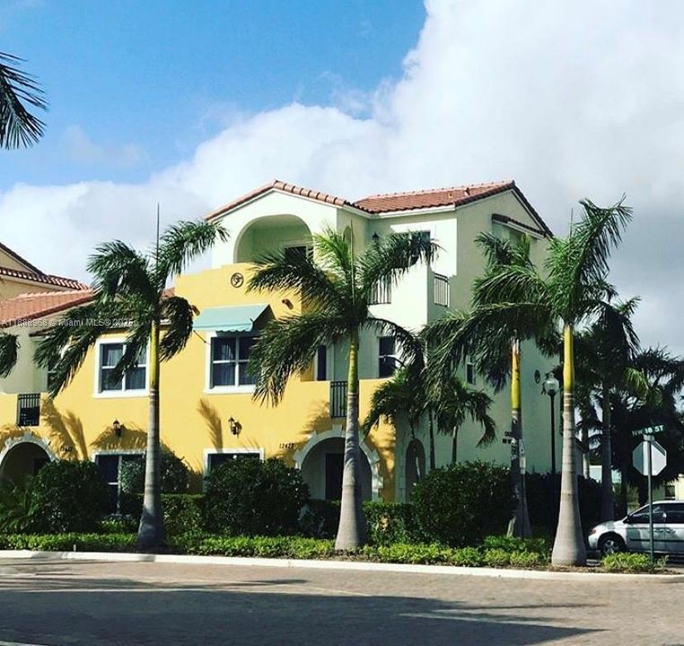 Под контрактом: $3,600 (3 спален, 2 ванн, 1734 Квадратных фут)