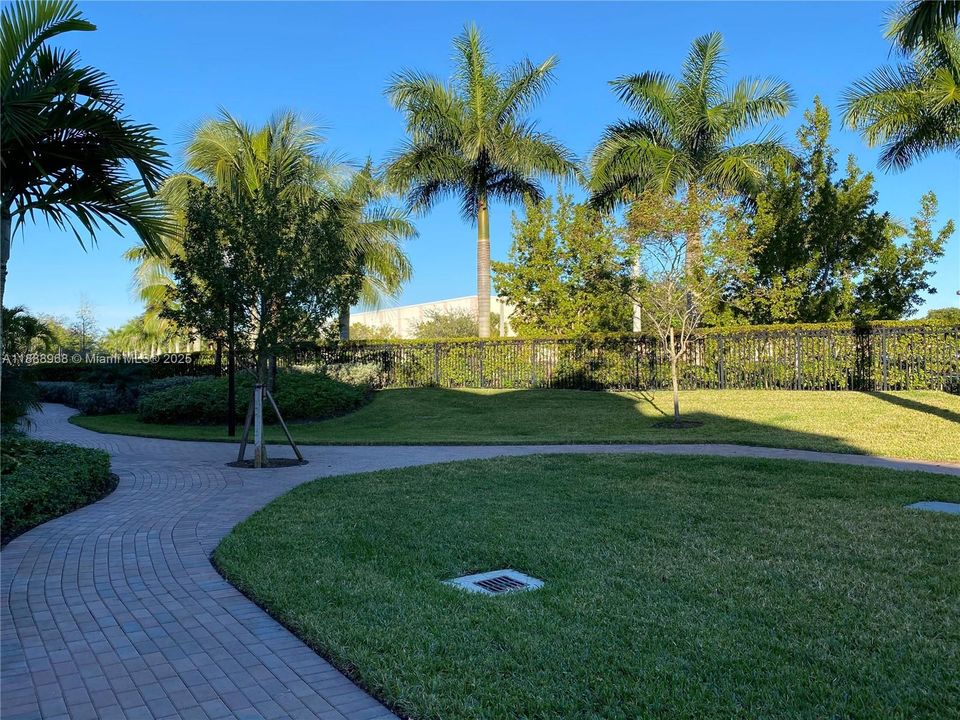 Под контрактом: $3,600 (3 спален, 2 ванн, 1734 Квадратных фут)