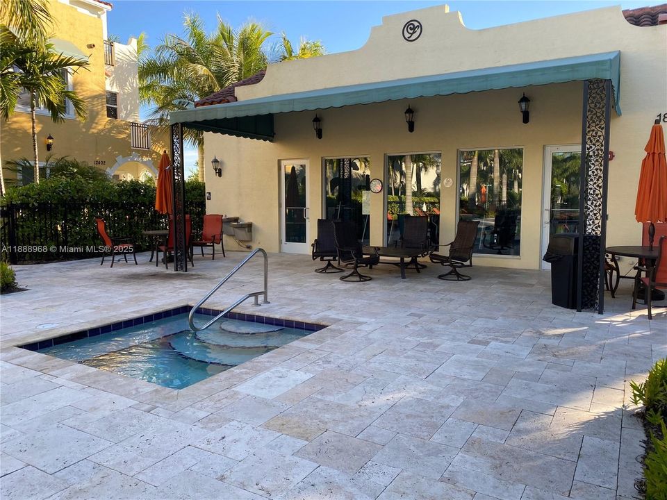 Под контрактом: $3,600 (3 спален, 2 ванн, 1734 Квадратных фут)