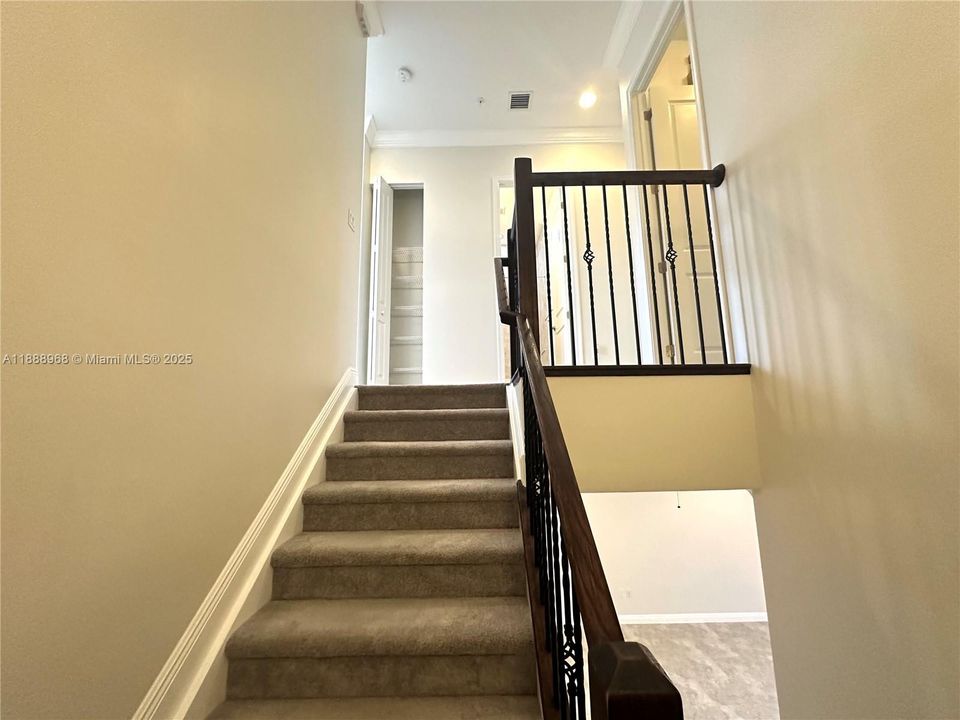 Под контрактом: $3,600 (3 спален, 2 ванн, 1734 Квадратных фут)