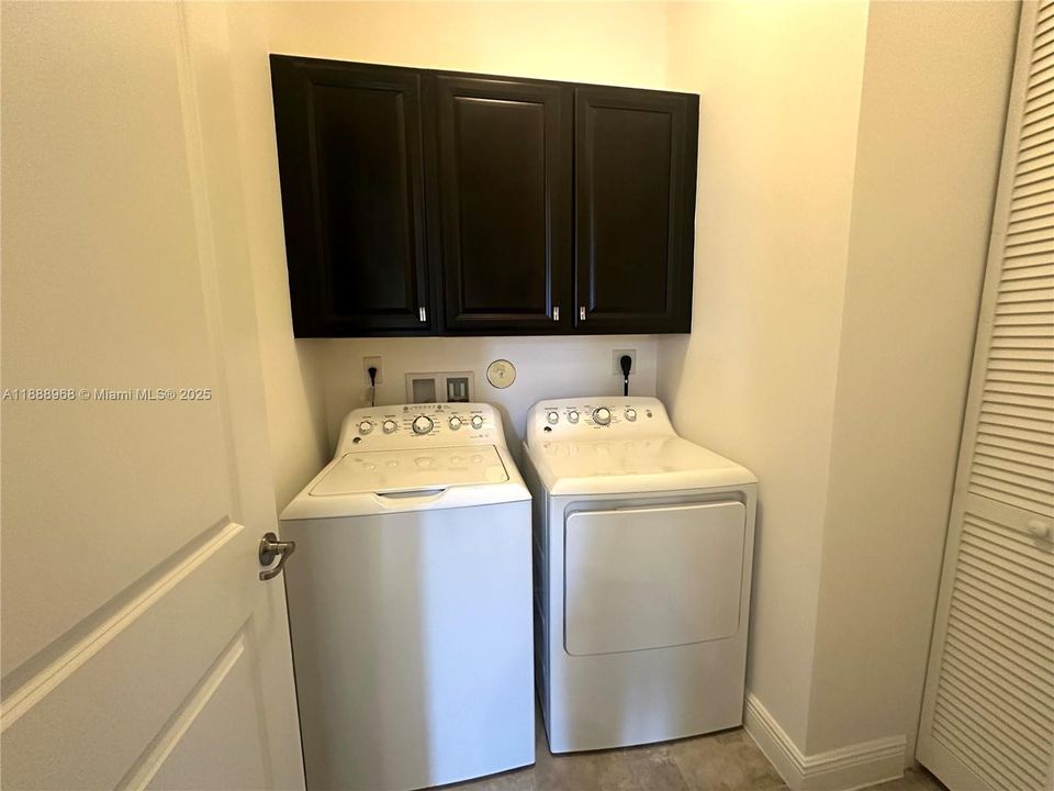 Под контрактом: $3,600 (3 спален, 2 ванн, 1734 Квадратных фут)