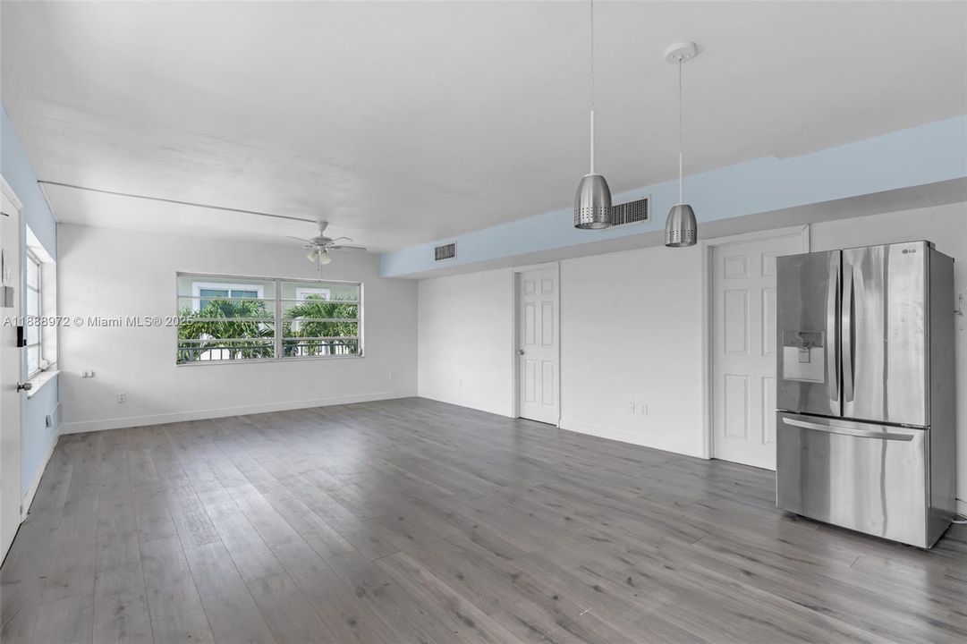 На продажу: $1,750,000 (4 спален, 2 ванн, 2196 Квадратных фут)