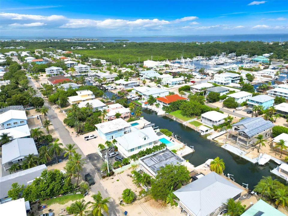 На продажу: $1,750,000 (4 спален, 2 ванн, 2196 Квадратных фут)