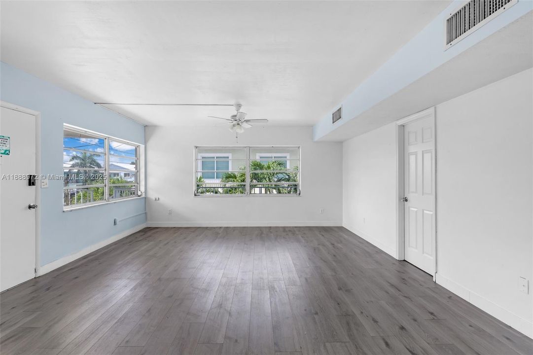 На продажу: $1,750,000 (4 спален, 2 ванн, 2196 Квадратных фут)