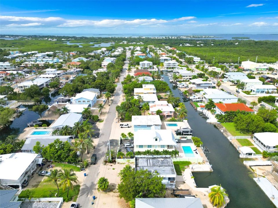 На продажу: $1,750,000 (4 спален, 2 ванн, 2196 Квадратных фут)