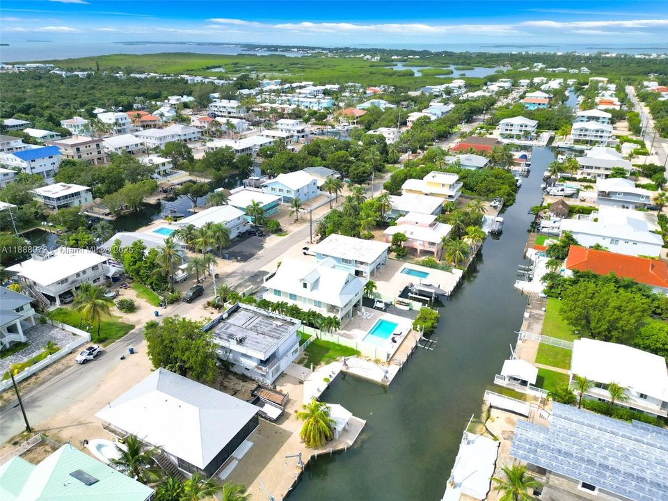 На продажу: $1,750,000 (4 спален, 2 ванн, 2196 Квадратных фут)