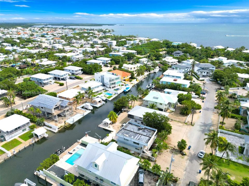 На продажу: $1,750,000 (4 спален, 2 ванн, 2196 Квадратных фут)